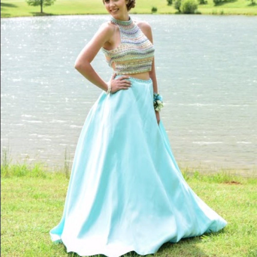 Prom dress size 8 but fits size 6